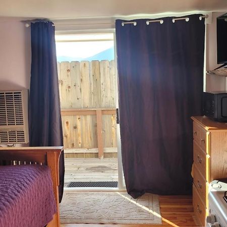 Angel Cottage With A Sauna Or The Cozy With A Jacuzzi Tub, Both Are Studios With A View Of Mount Shasta Eksteriør bilde
