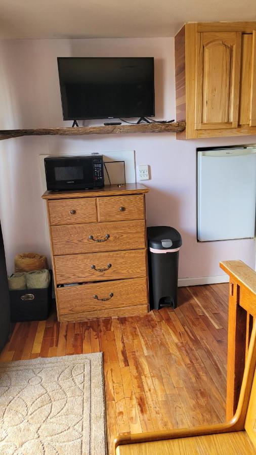 Angel Cottage With A Sauna Or The Cozy With A Jacuzzi Tub, Both Are Studios With A View Of Mount Shasta Eksteriør bilde