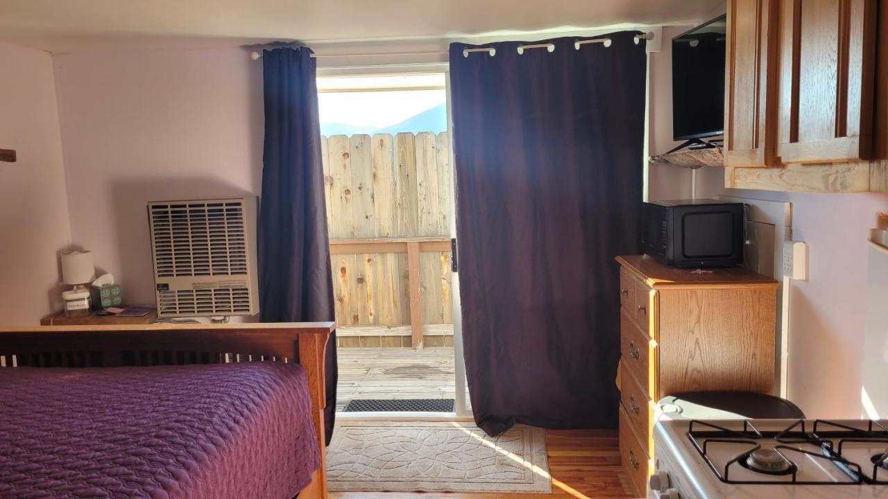 Angel Cottage With A Sauna Or The Cozy With A Jacuzzi Tub, Both Are Studios With A View Of Mount Shasta Eksteriør bilde