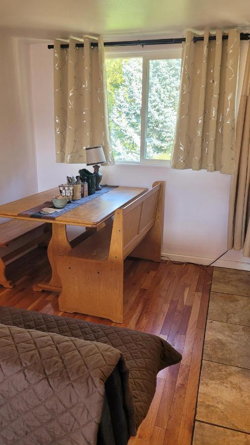 Angel Cottage With A Sauna Or The Cozy With A Jacuzzi Tub, Both Are Studios With A View Of Mount Shasta Eksteriør bilde