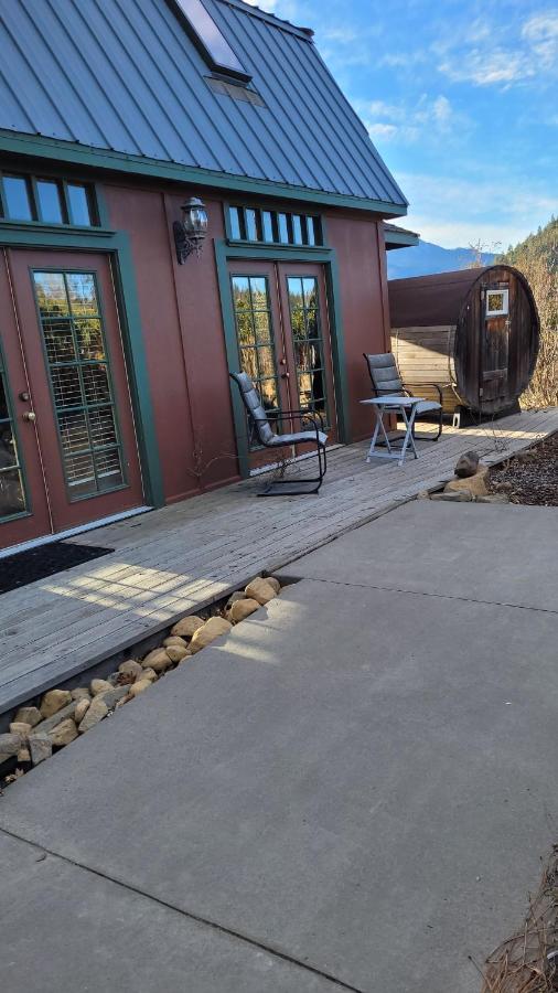 Angel Cottage With A Sauna Or The Cozy With A Jacuzzi Tub, Both Are Studios With A View Of Mount Shasta Eksteriør bilde